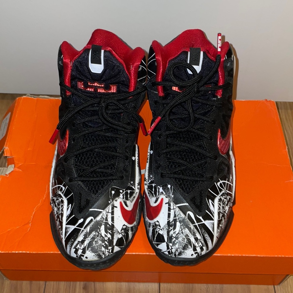 Lebron XI Graffitis in Size US Mens 4.5 in Original Box